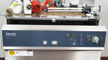Miele G7881 Thermodesinfektor mit DOS-​System – Unterbaugerät mit 2 Spülkörben