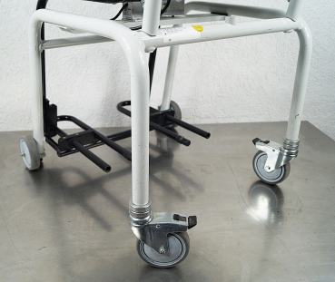 Seca 959 Wage Stuhlwaage mit Rollstuhl-Funktion – Professionelle Medizinwaage