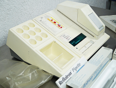 Roche Reflotron Blut Analysengerät viel Zubehör Chemie Analysator Labor