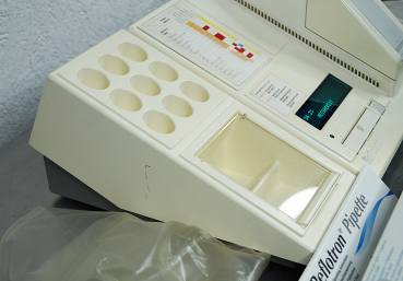 Roche Reflotron Blut Analysengerät viel Zubehör Chemie Analysator Labor