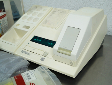 Roche Reflotron Blut Analysengerät viel Zubehör Chemie Analysator Labor