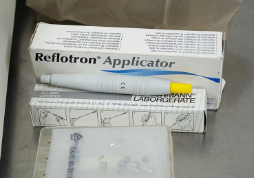 Roche Reflotron Blut Analysengerät viel Zubehör Chemie Analysator Labor