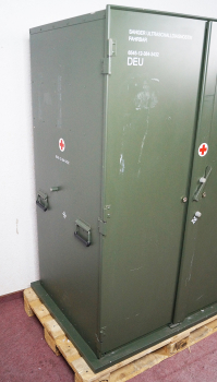 Zarges Kiste Shelter 110x80x155 cm mit 2 Türen und Rampe – Ideal für Garten & Werkzeugaufbewahrung