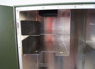 Zarges Kiste Shelter 110x80x155 cm mit 2 Türen und Rampe – Ideal für Garten & Werkzeugaufbewahrung