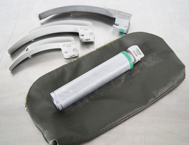 Laryngoskop HEINE  F22 + F.O. Fiber Optik Kaltlicht Set 2,5V+ Spatel Mac 2  / 3 / 4