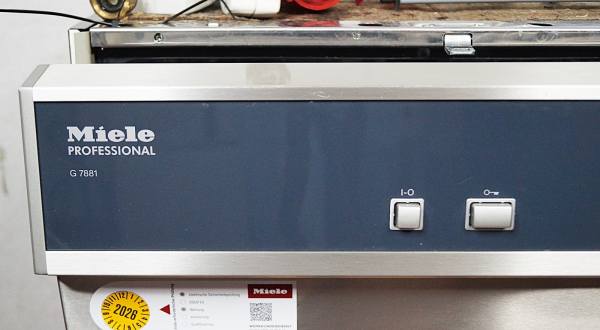 Miele G7881 Thermodesinfektor mit DOS-​System – Unterbaugerät mit 2 Spülkörben