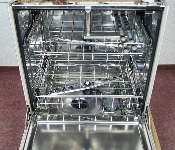 Miele G7881 Thermodesinfektor mit DOS-​System – Unterbaugerät mit 2 Spülkörben