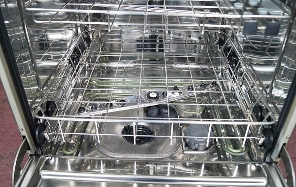Miele G7881 Thermodesinfektor mit DOS-​System – Unterbaugerät mit 2 Spülkörben