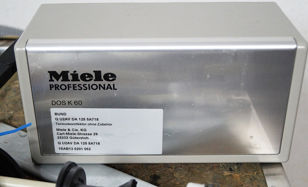 Miele G7881 Thermodesinfektor mit DOS-​System – Unterbaugerät mit 2 Spülkörben