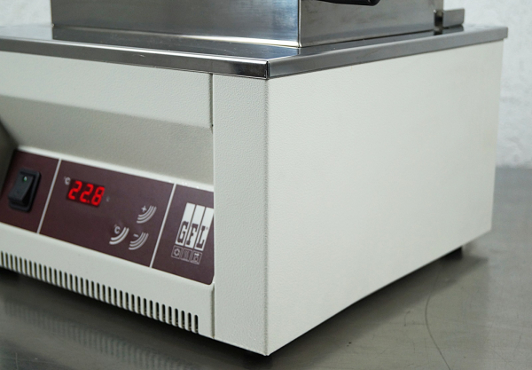 GFL 1002 Laborwasserbad  Wasserbad für Labor und Forschung Sous vide
