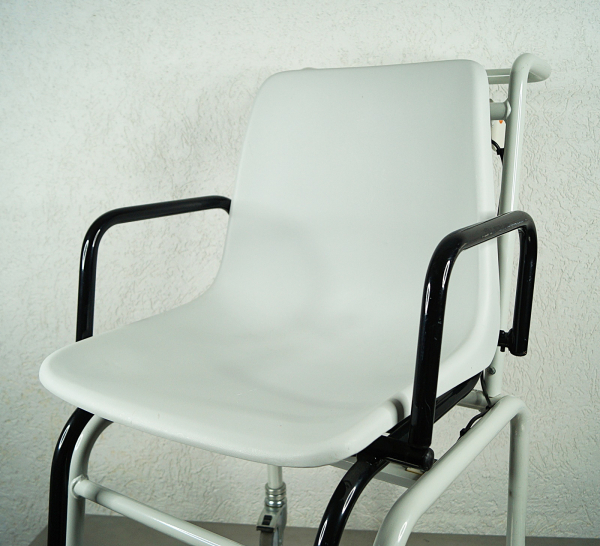 Seca 959 Wage Stuhlwaage mit Rollstuhl-Funktion – Professionelle Medizinwaage