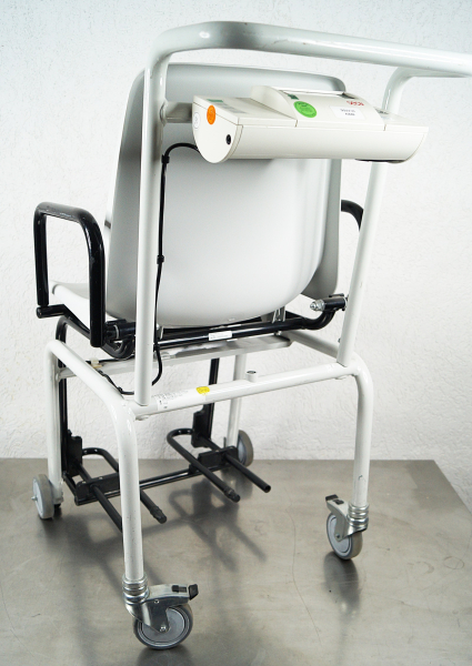 Seca 959 Wage Stuhlwaage mit Rollstuhl-Funktion – Professionelle Medizinwaage