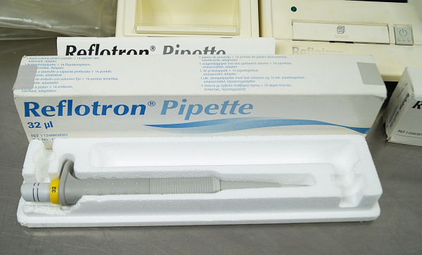 Roche Reflotron Blut Analysengerät viel Zubehör Chemie Analysator Labor