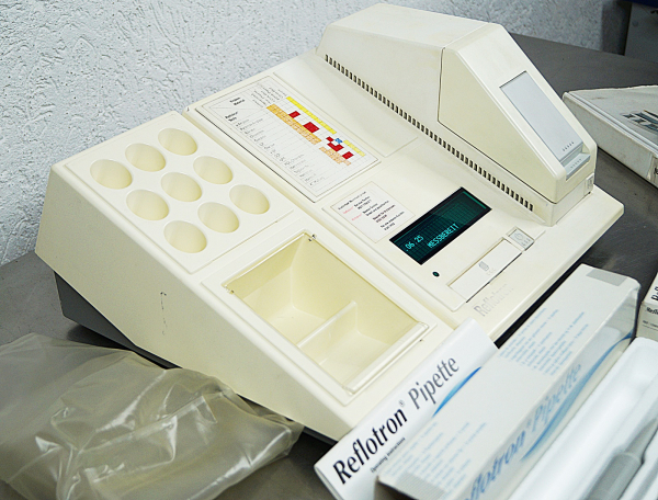 Roche Reflotron Blut Analysengerät viel Zubehör Chemie Analysator Labor