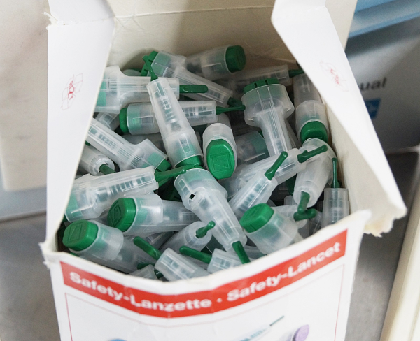 Roche Reflotron Blut Analysengerät viel Zubehör Chemie Analysator Labor