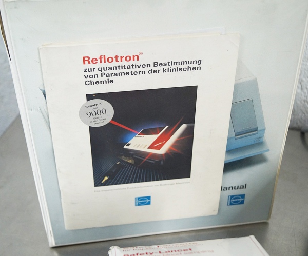 Roche Reflotron Blut Analysengerät viel Zubehör Chemie Analysator Labor