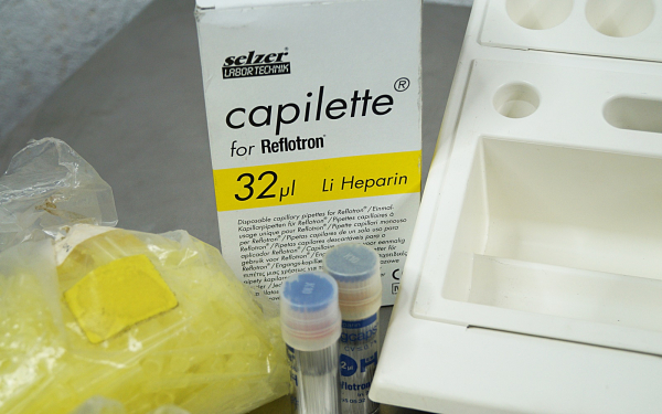 Roche Reflotron Blut Analysengerät viel Zubehör Chemie Analysator Labor