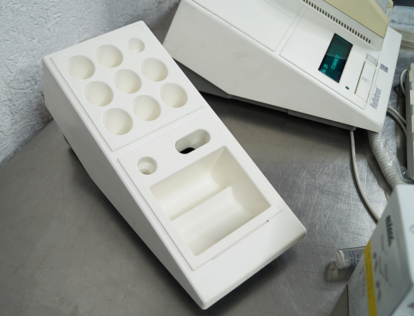 Roche Reflotron Blut Analysengerät viel Zubehör Chemie Analysator Labor
