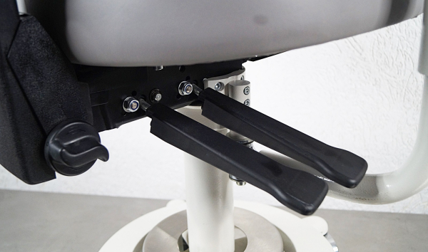 Jörg & Sohn Coburg Dentalift 2415 H – Arzthocker mit Armstütze