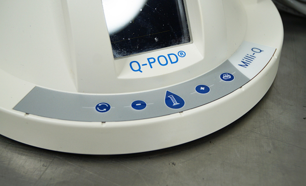 Merck Millipore Milli-Q Advantage A10 Wasseraufbereitungssystem mit Q -POD Labor