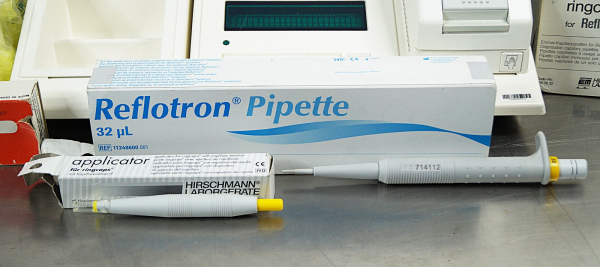 Roche Reflotron Blut Analysengerät viel Zubehör Chemie Analysator Labor