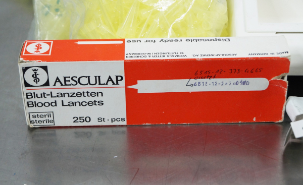 Roche Reflotron Blut Analysengerät viel Zubehör Chemie Analysator Labor