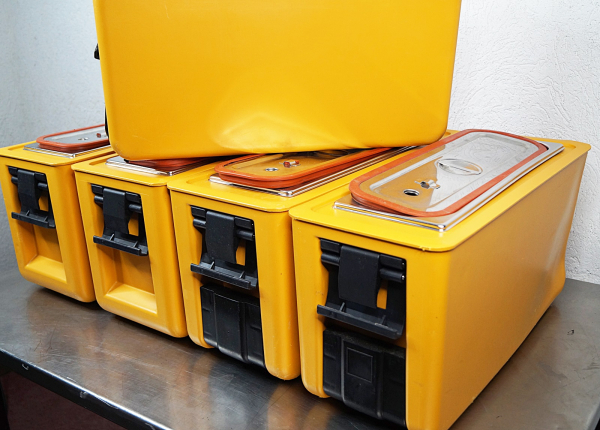 Restposten: 5x Rieber Thermoport Getränkebehälter 12 L aus Kunststoff, unbeheizt, mit Auslasshahn. Ohne Deckel, leichte Beschädigungen.