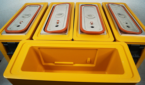 Restposten: 5x Rieber Thermoport Getränkebehälter 12 L aus Kunststoff, unbeheizt, mit Auslasshahn. Ohne Deckel, leichte Beschädigungen.