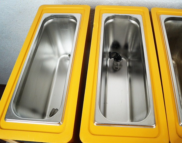 Restposten: 5x Rieber Thermoport Getränkebehälter 12 L aus Kunststoff, unbeheizt, mit Auslasshahn. Ohne Deckel, leichte Beschädigungen.