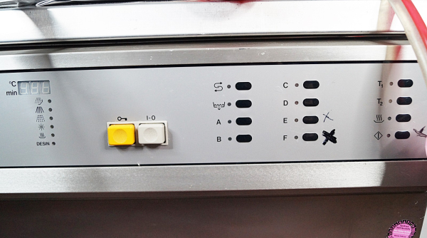 Miele Mielabor G7783 – Professionelle Laborspülmaschine mit 2 Spülkörben