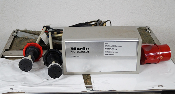 Miele G7881 Thermodesinfektor mit DOS-System – Unterbaugerät mit 2 Spülkörben