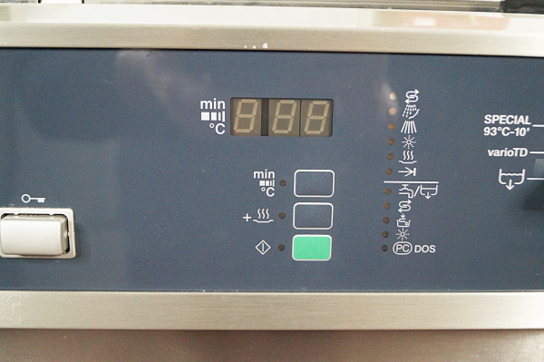 Miele G7881 Thermodesinfektor mit DOS-System – Unterbaugerät mit 2 Spülkörben