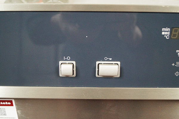 Miele G7881 Thermodesinfektor mit DOS-System – Unterbaugerät mit 2 Spülkörben