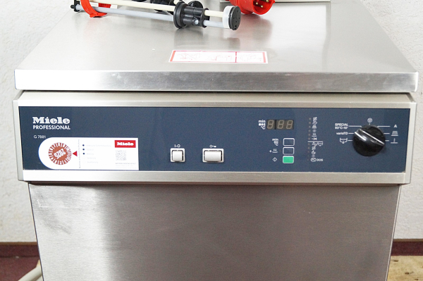 Miele G 7881 mit DOS-System und 2 Spülkörben – Professioneller Reinigungs- und Desinfektionsautomat