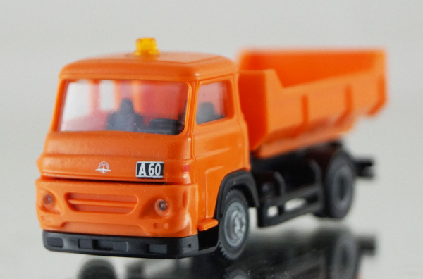 Konvolut BMW 56888 silber Modellauto + LKW A60 Kipper orange 2er-Set