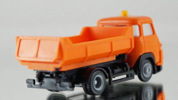 Konvolut BMW 56888 silber Modellauto + LKW A60 Kipper orange 2er-Set