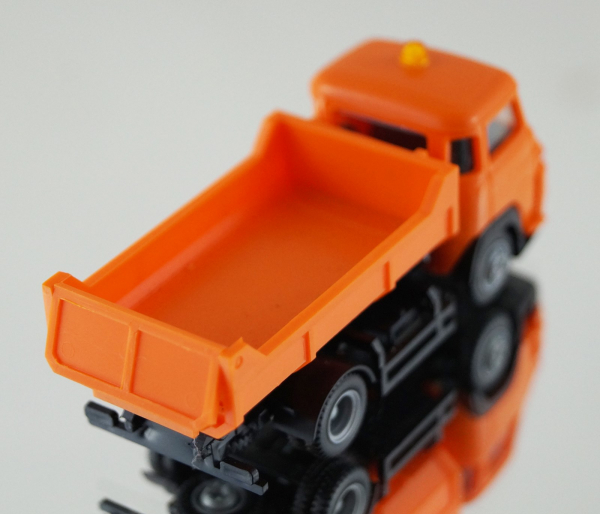 Konvolut BMW 56888 silber Modellauto + LKW A60 Kipper orange 2er-Set