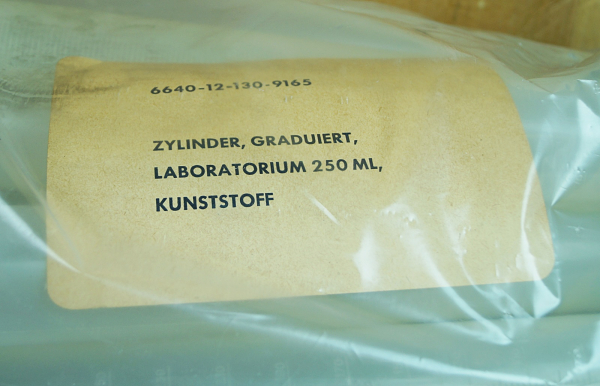 120 Stk. Set Messkolben Zylinder 250 ml graduiert Kunststoff Messzylinder Neuwertig