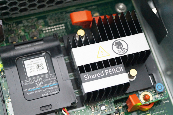 DELL VRTX Server 2x M520 je 2,2Ghz Quad Core 96Gb; 4x 1100W 4x Fan Module 1x Perc8 2x CMC