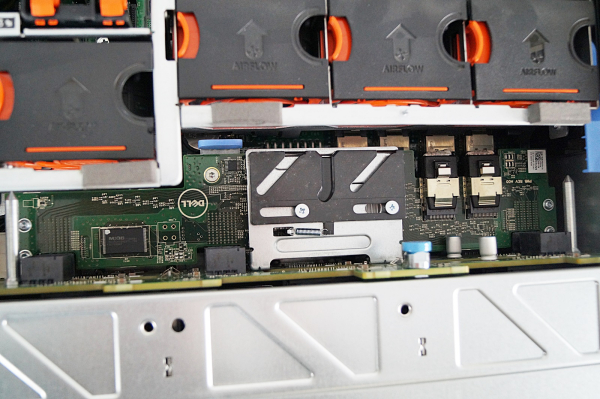 DELL VRTX Server 2x M520 je 2,2Ghz Quad Core 96Gb; 4x 1100W 4x Fan Module 1x Perc8 2x CMC