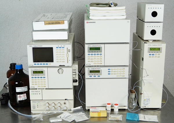 Shimadzu HPLC Anlage 10 Serie 7er Set Chromatograph Flüssigkeits Chromatografie